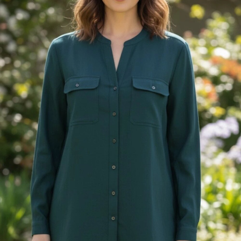Gap women's Henley shirt dark green $54 price new with tags size small. NWT